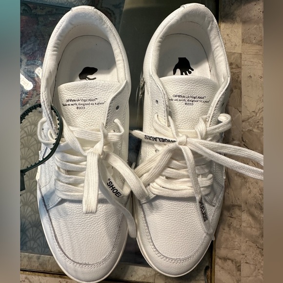 *SOLD* NEW Authentic Off-White Low Vulcanized Leather Sneakers - Picture 6 of 9
